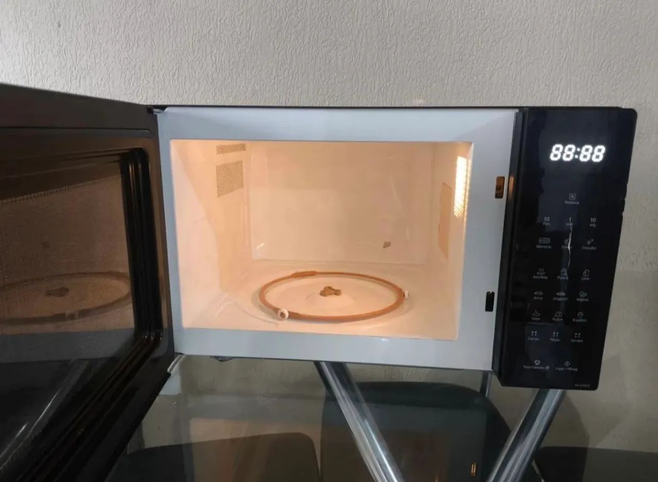 Microondas Panasonic 34L Preto  - Foto 2