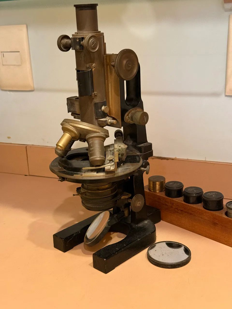 Microscópio antigo