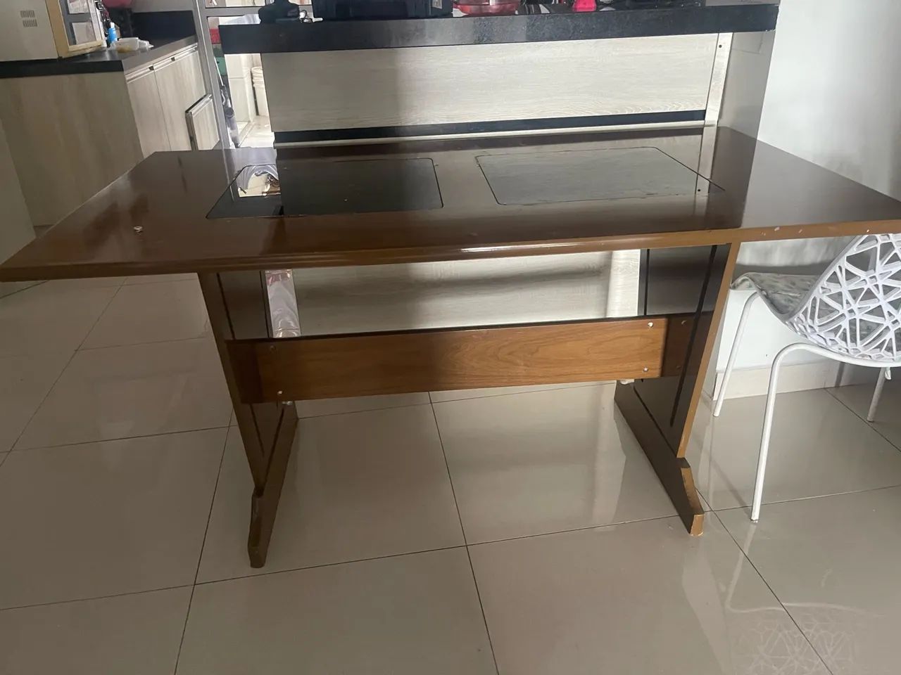Mesa sem cadeiras 