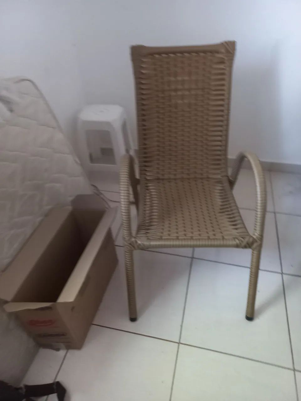 Cadeira de área semi nova