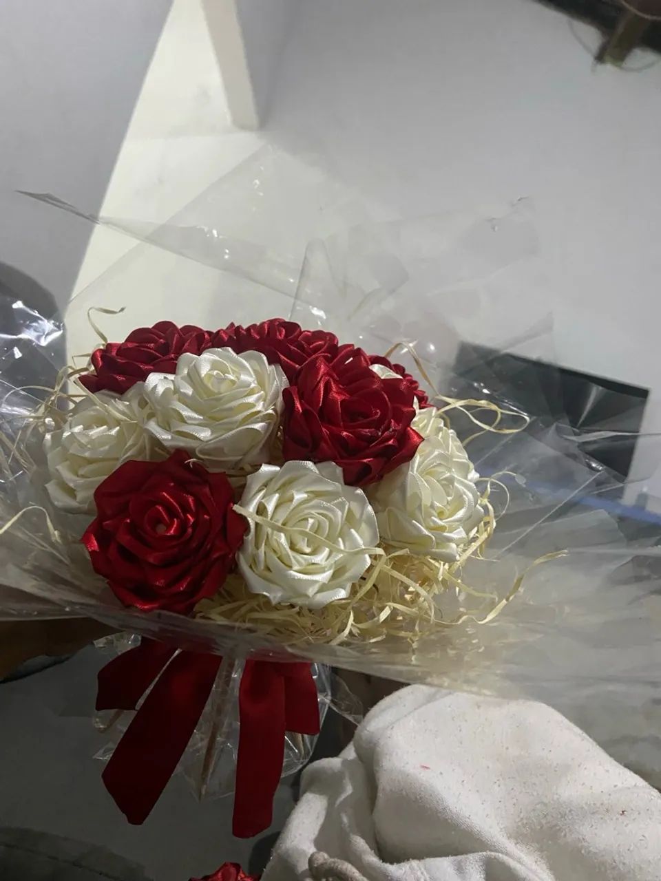 Buquê de flores de cetim  - Foto 3