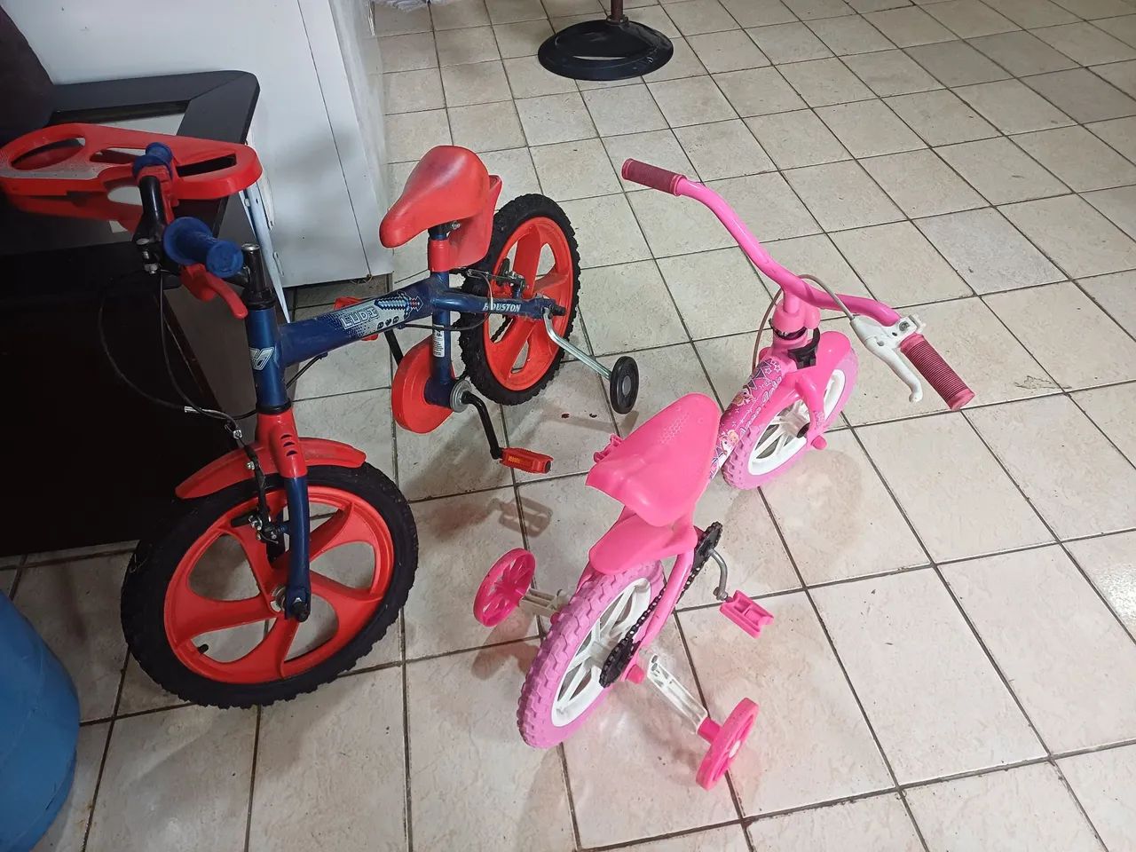 2 Bicicletas infantis menino e menina 
