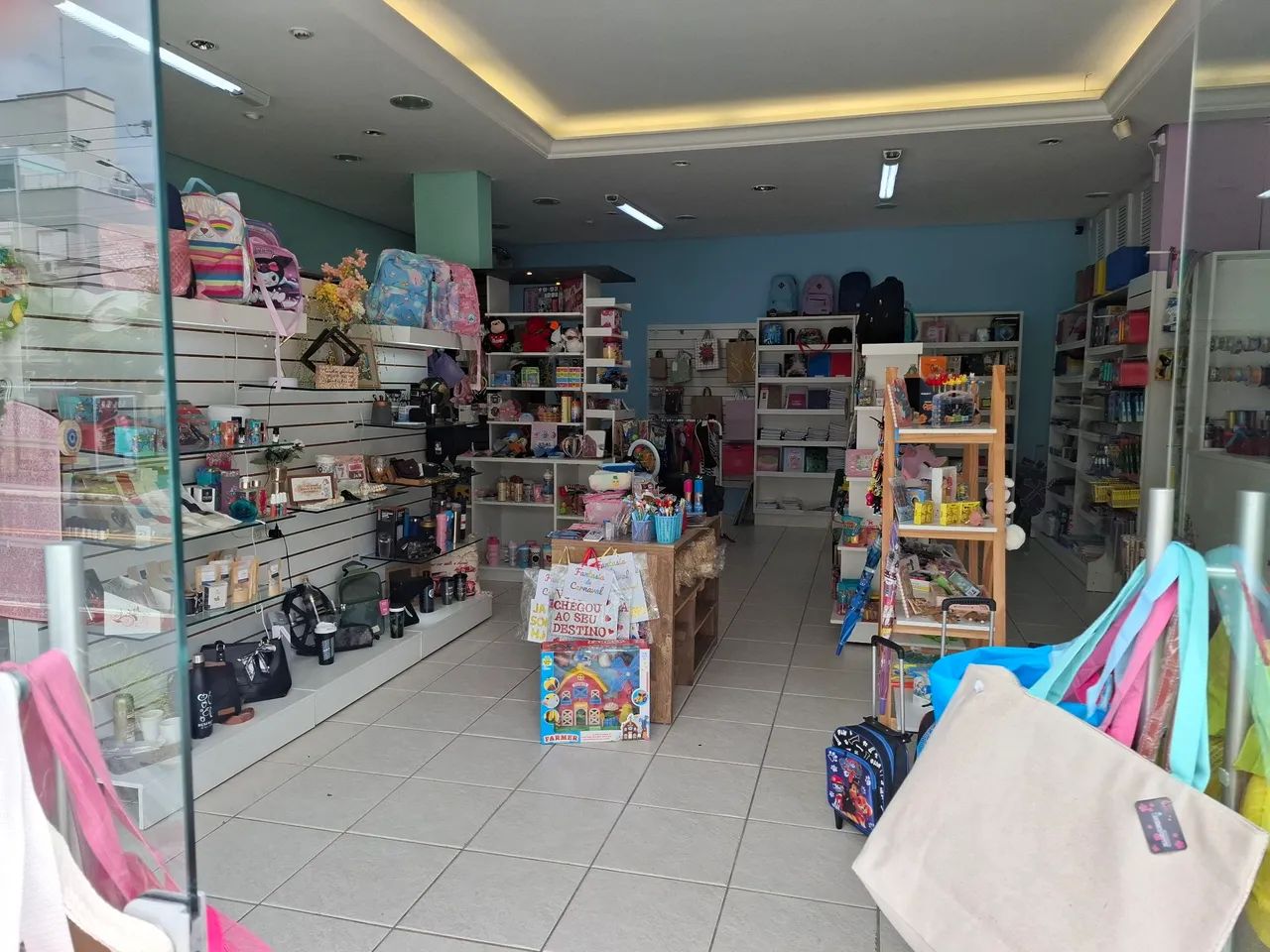 Vende-se estoque de loja