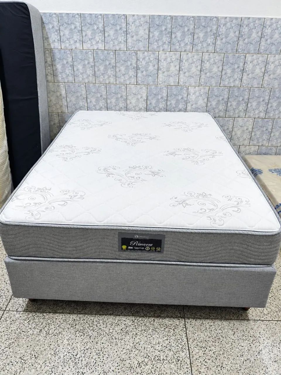 Cama casal ,nova , sem uso, aceito cartão e entrego grátis 