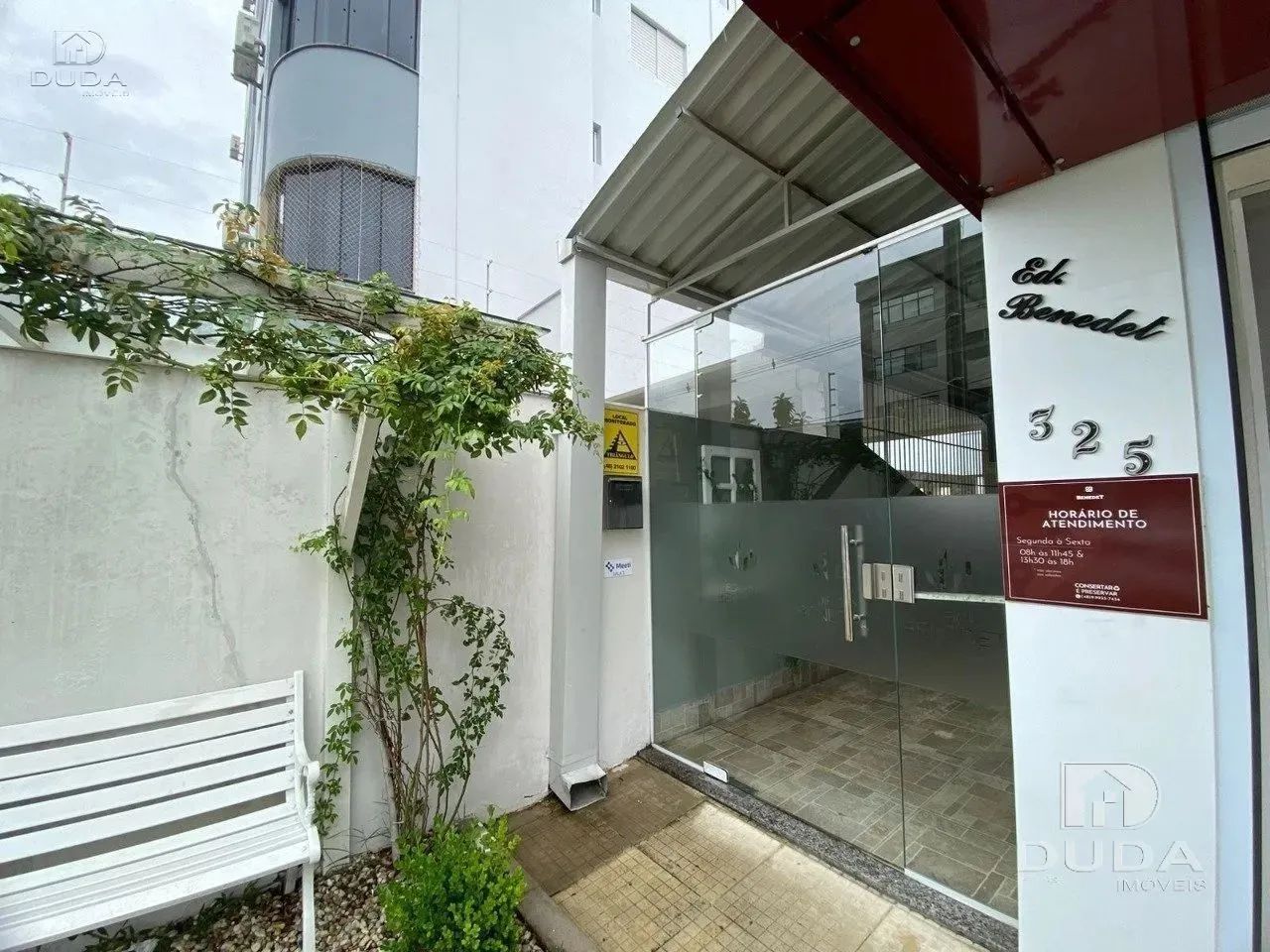 Sala comercial aérea com 25 m² e 01 garagem