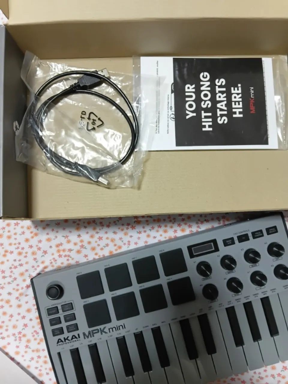 Teclado AKAI Mini Gray - na caixa - Instrumentos musicais
