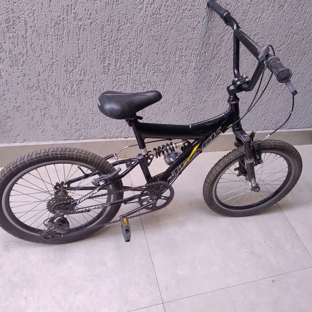 Bicicleta aro 20" XR com suspensão 