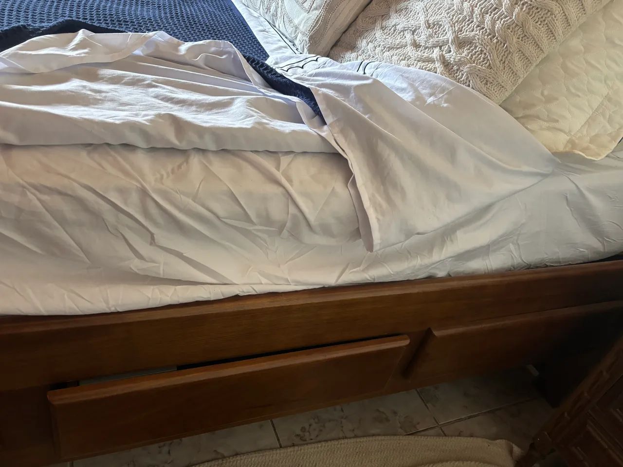 Cama casal madeira maciça, excelente estado - Foto 4