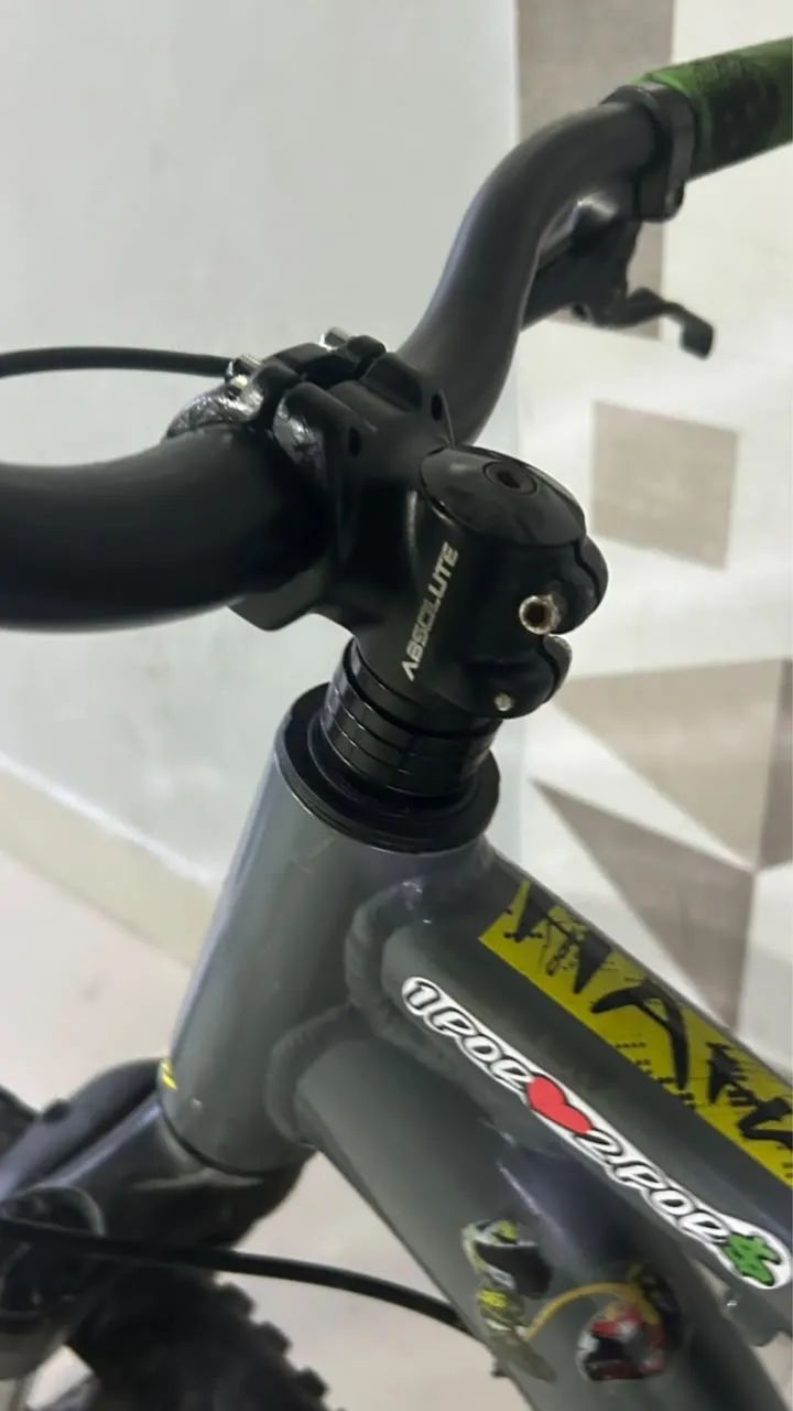 Bicicleta OGGI 24. (Freio MT-200)