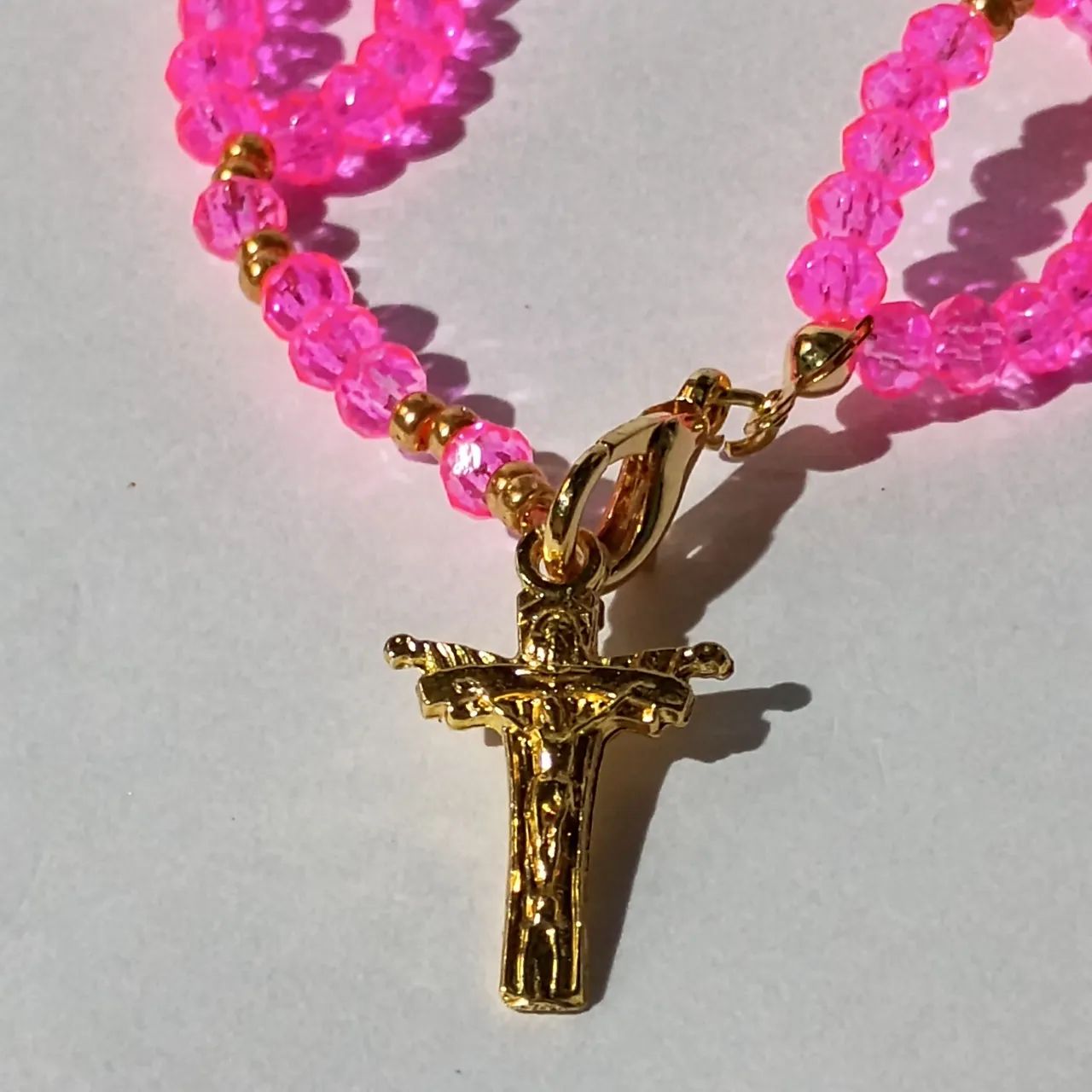 Pulseira terço com detalhes folheado a ouro imagem de nossa Senhora  - Foto 2