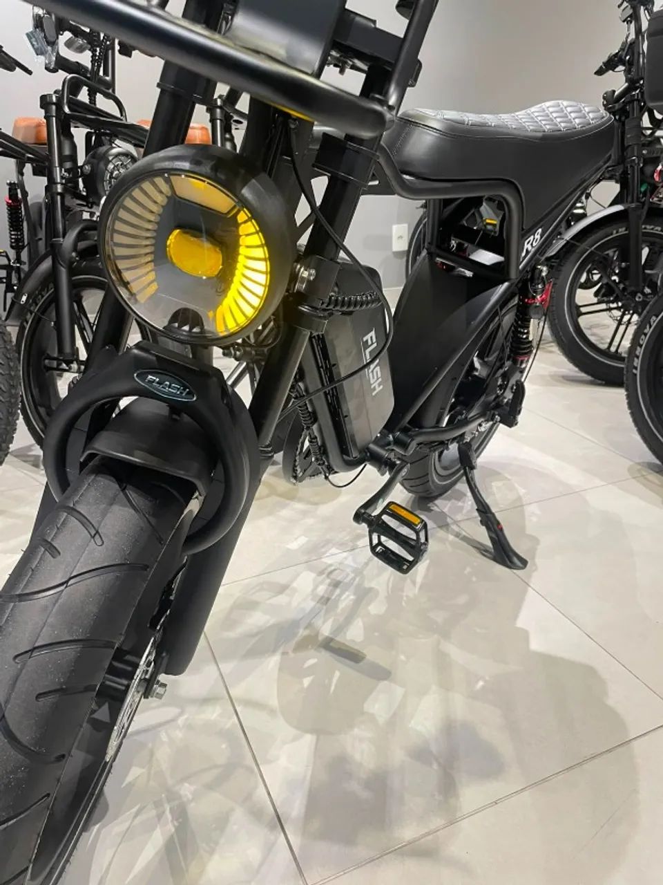 R8 FLASH  - Foto 2