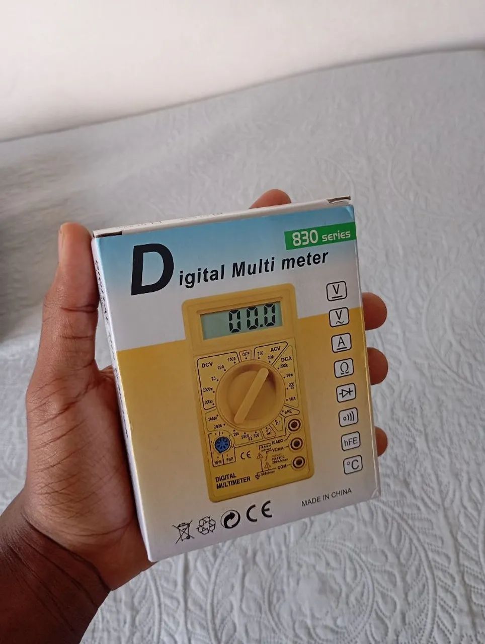 Multímetro Digital 830