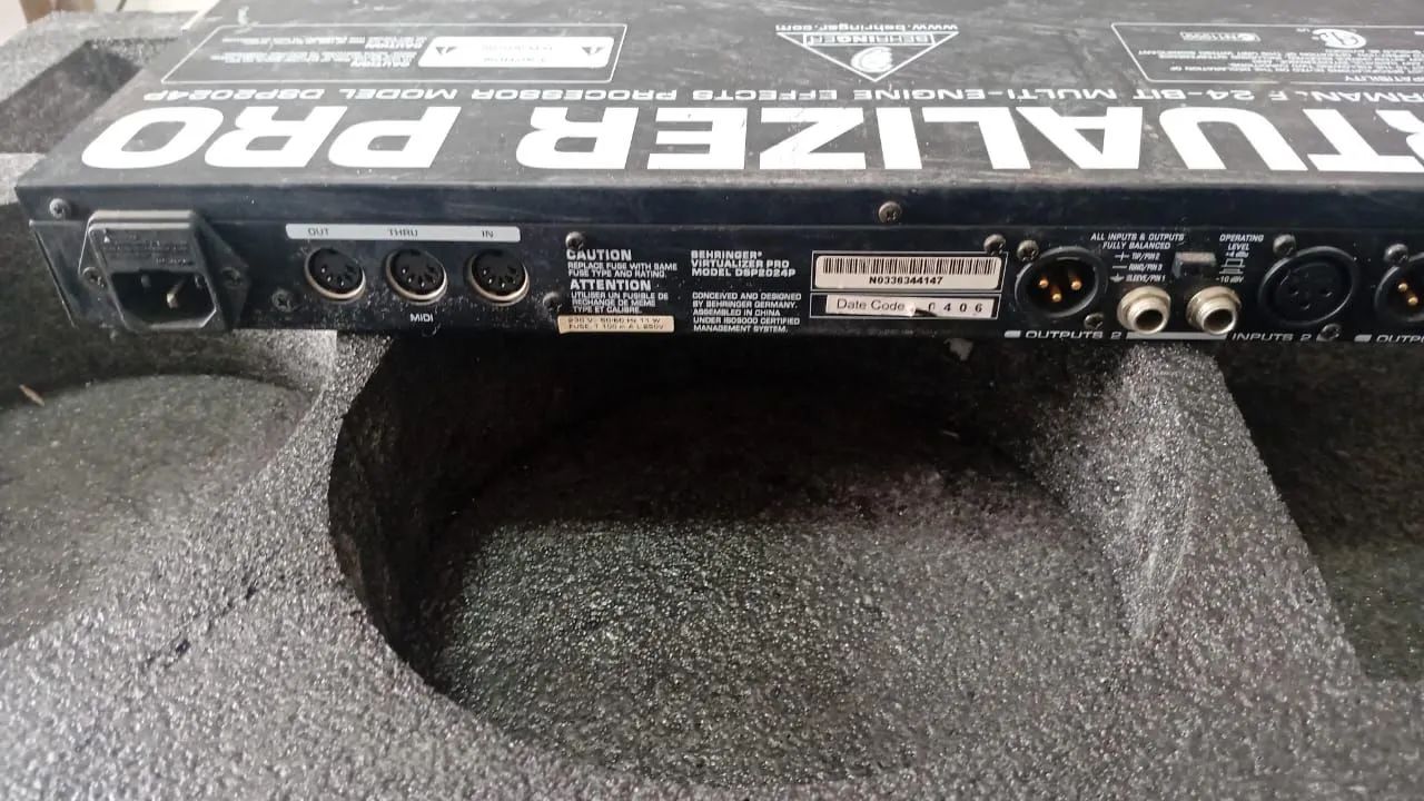 Efeito processador p/ voz típico Virtualize pro BEHRINGER MODELO