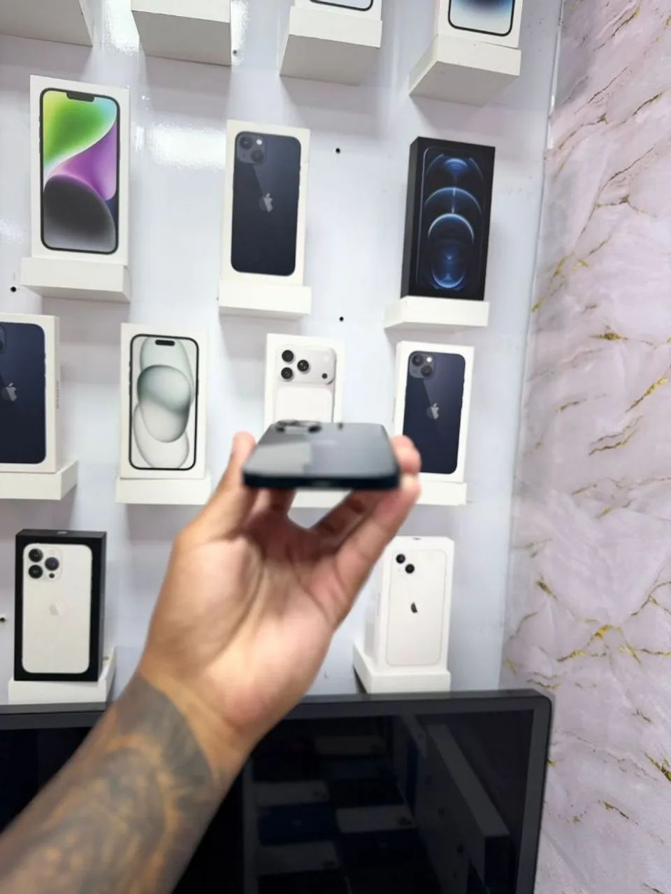 IPHONE 14 PLUS 256GB<br>R$ 3.199,00 MUITO LINDO - Foto 3