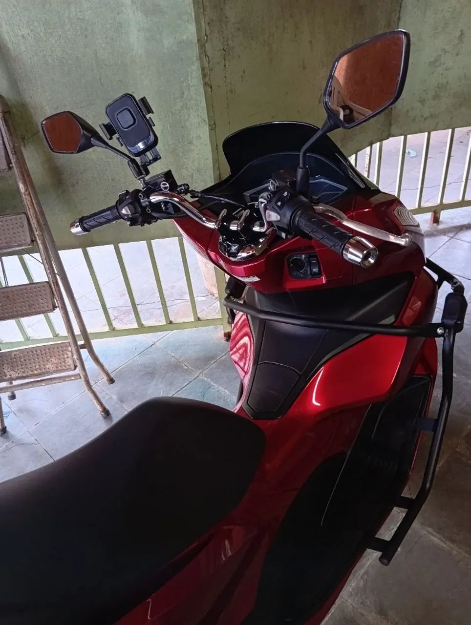 Yamaha PCX 160 ABS, completa com protetores de segurança e baú  - Foto 4