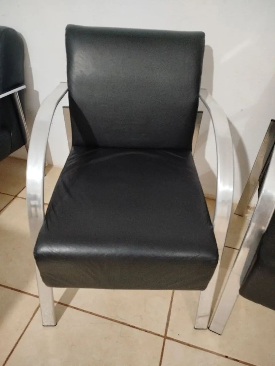 Vendo ou troco poltronas pretas 