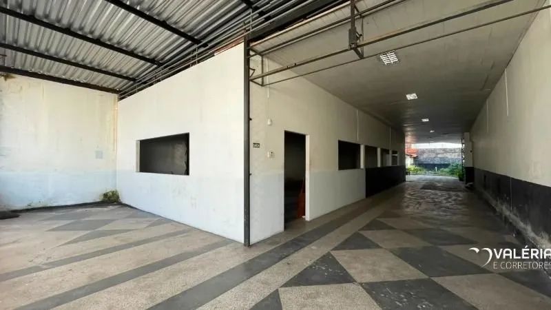 EXCELENTE GALPÃO COM 600 M² !! - Foto 2