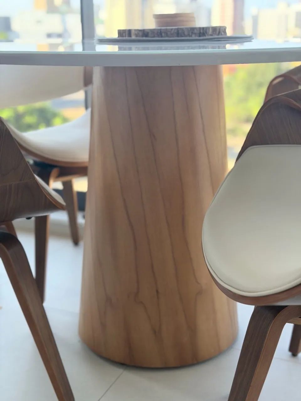 Mesa de Jantar Redonda com 4 Cadeiras | Design Sofisticado | Impecável - Foto 5
