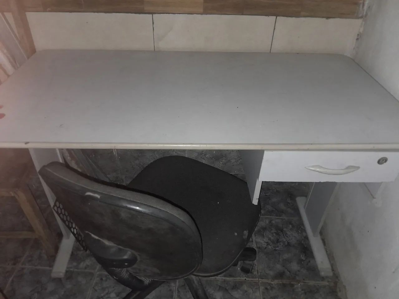 Mesa junto com cadeira  - Foto 2