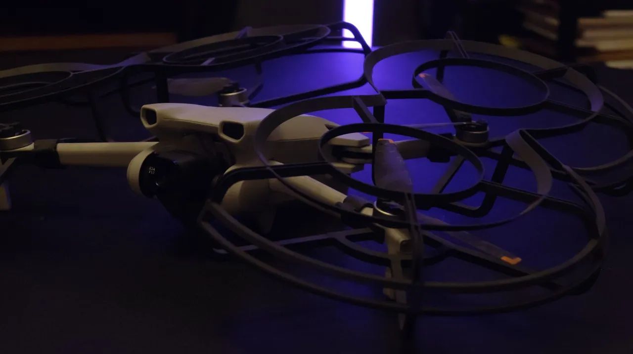 Drone DJI Mini 3 + protetor de hélices DJI - Foto 4