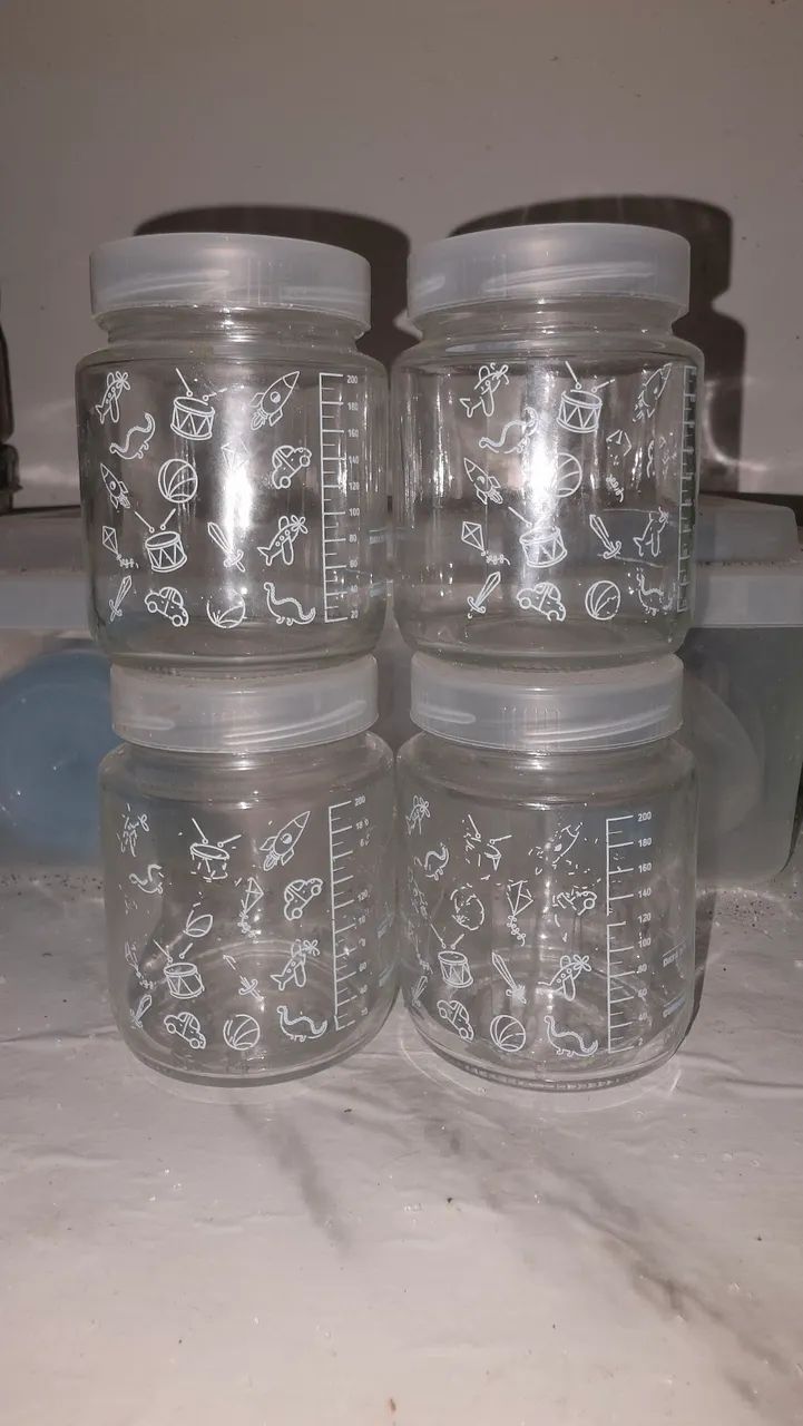 Potes para armazenar leite materno