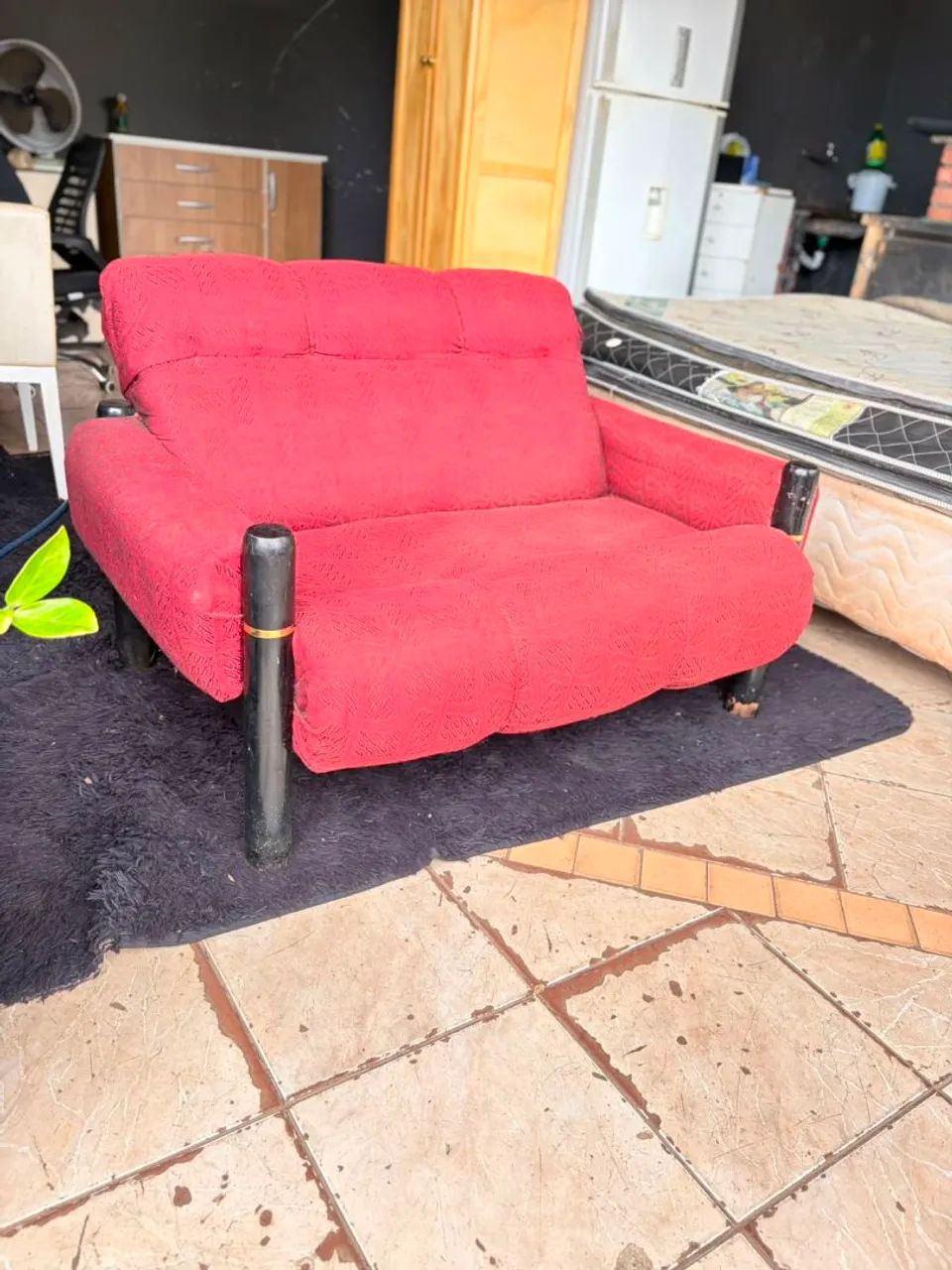 Sofá 3 lugares usado marcas de uso ((ENTREGO GRATIS)) - Foto 2