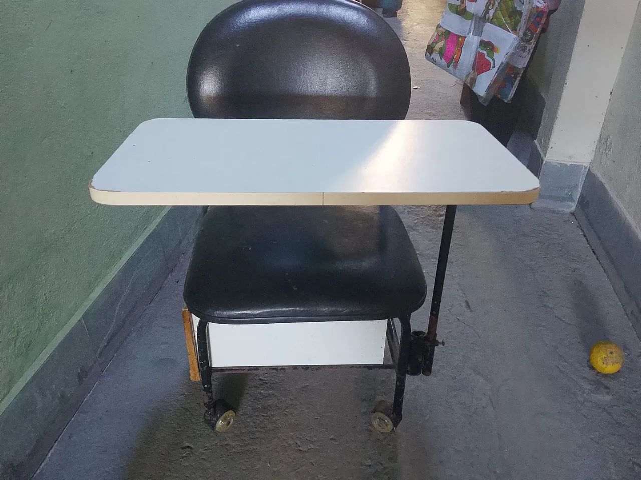 Mesa de manicure e pedicure 