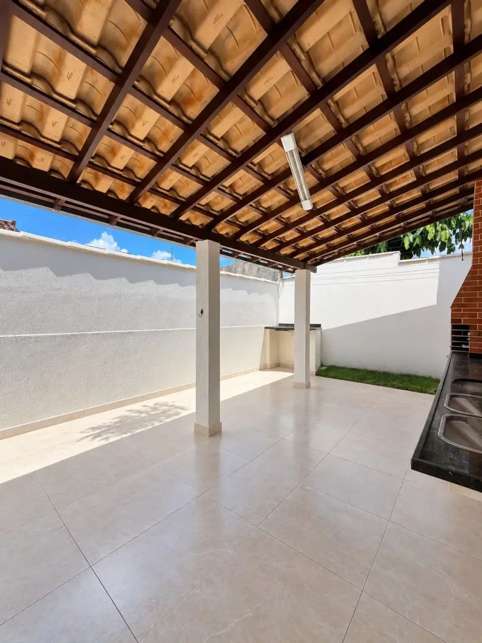 Casa com 3 quartos sendo 1 suíte 2 banheiros 4 vagas - Foto 2
