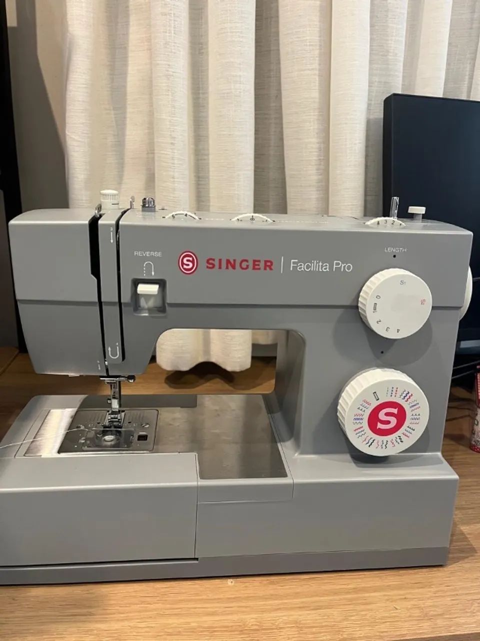 Máquina de Costura Singer - Foto 4