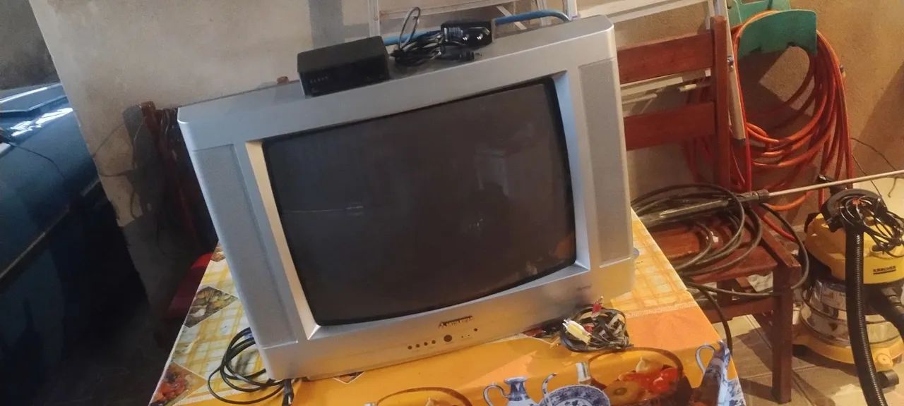 Tv de tubo antiga 