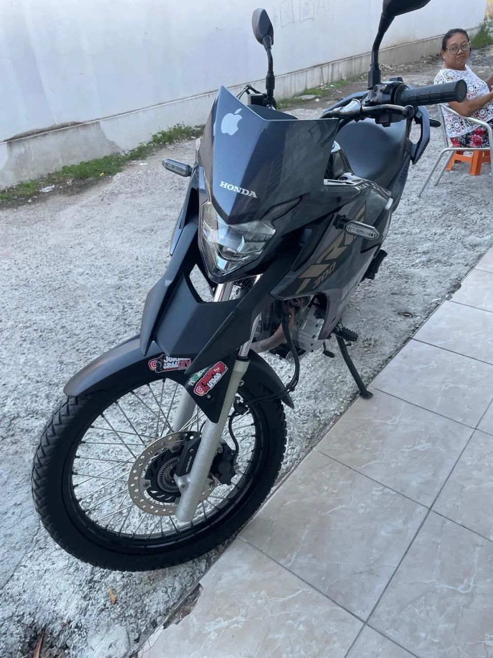 Xre 300 muito nova 