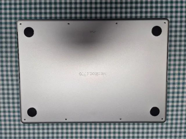 MACBOOK PRO M5 24GB RAM - 1TB SSD EM PERFEITO ESTADO COR PRATA - Foto 4
