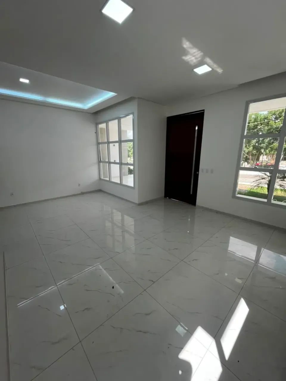 Imóvel para aluguel possui 220 metros quadrados com 4 quartos - Foto 3