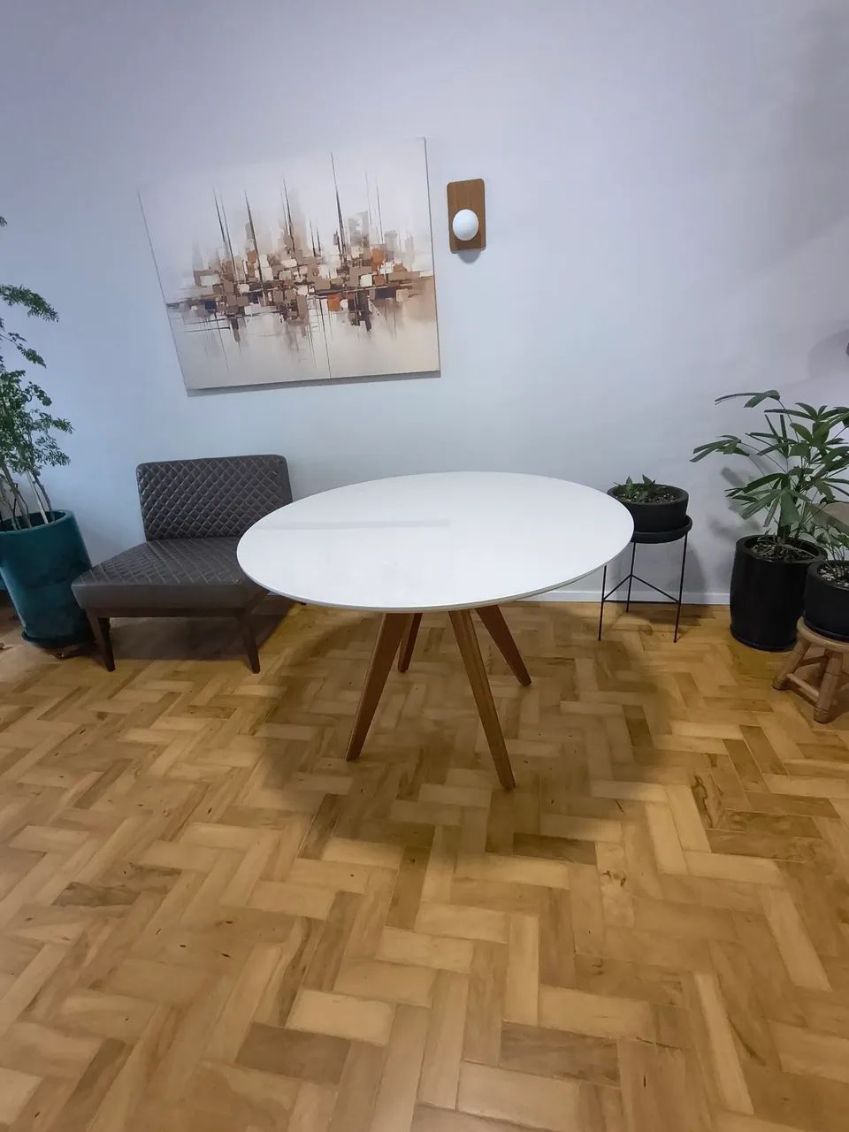 Mesa de jantar 4 lugares, semi nova.