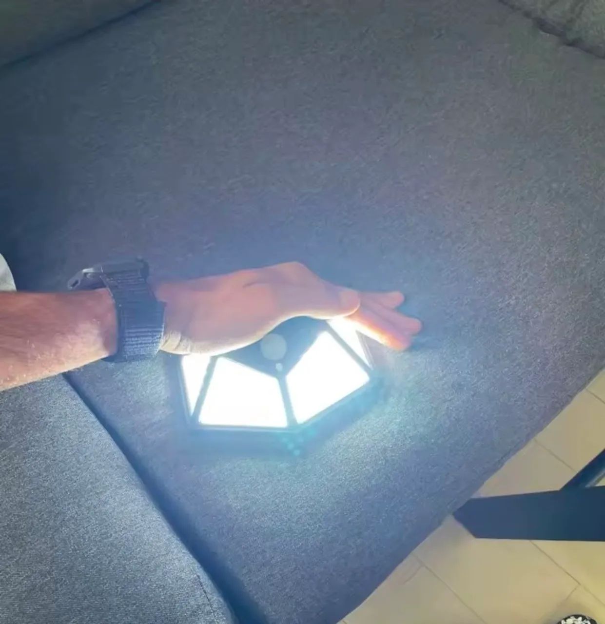 Luminaria Solar De Parede 100 Led Sensor De Movimento - Foto 4