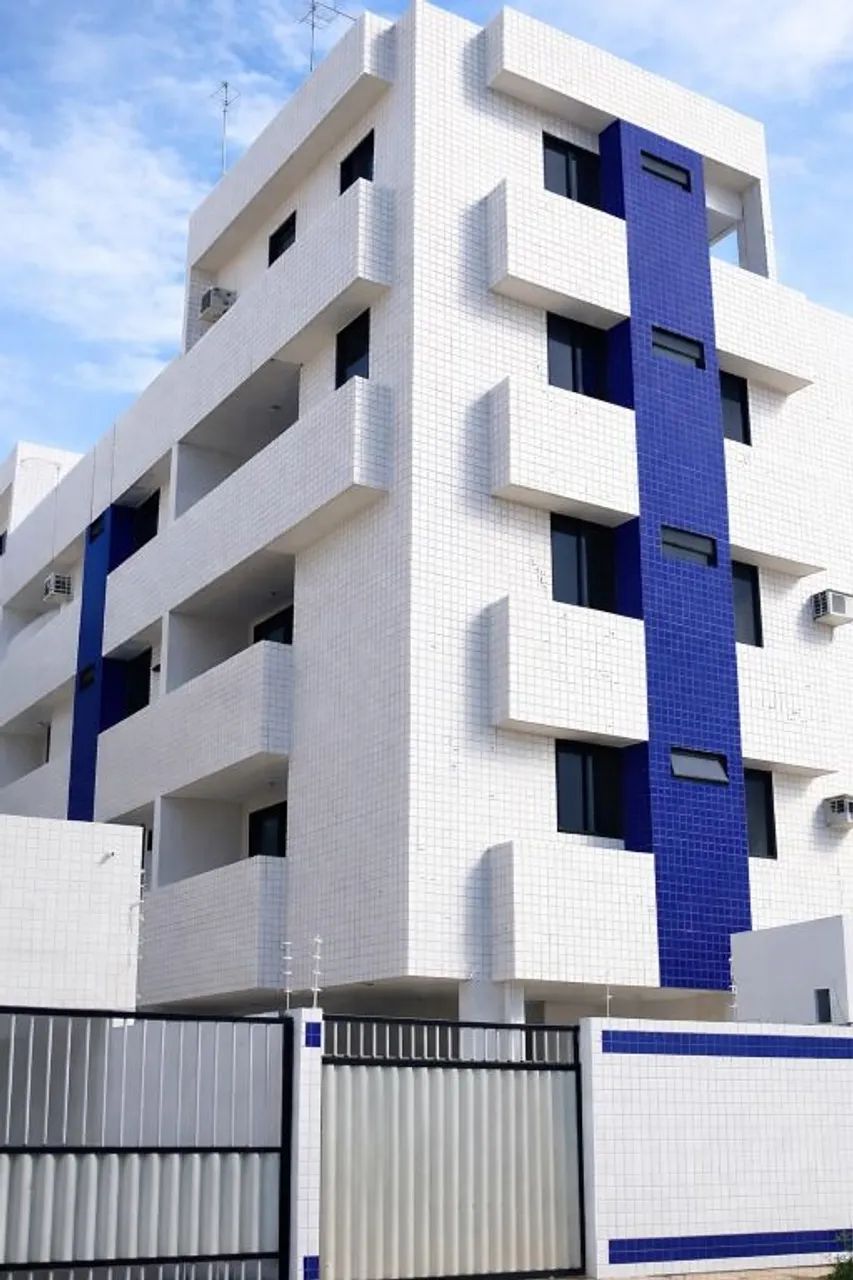 Apartamento em Intermares a 50m da praia, com 2 quartos (1 suíte), varanda ampla, ventilad