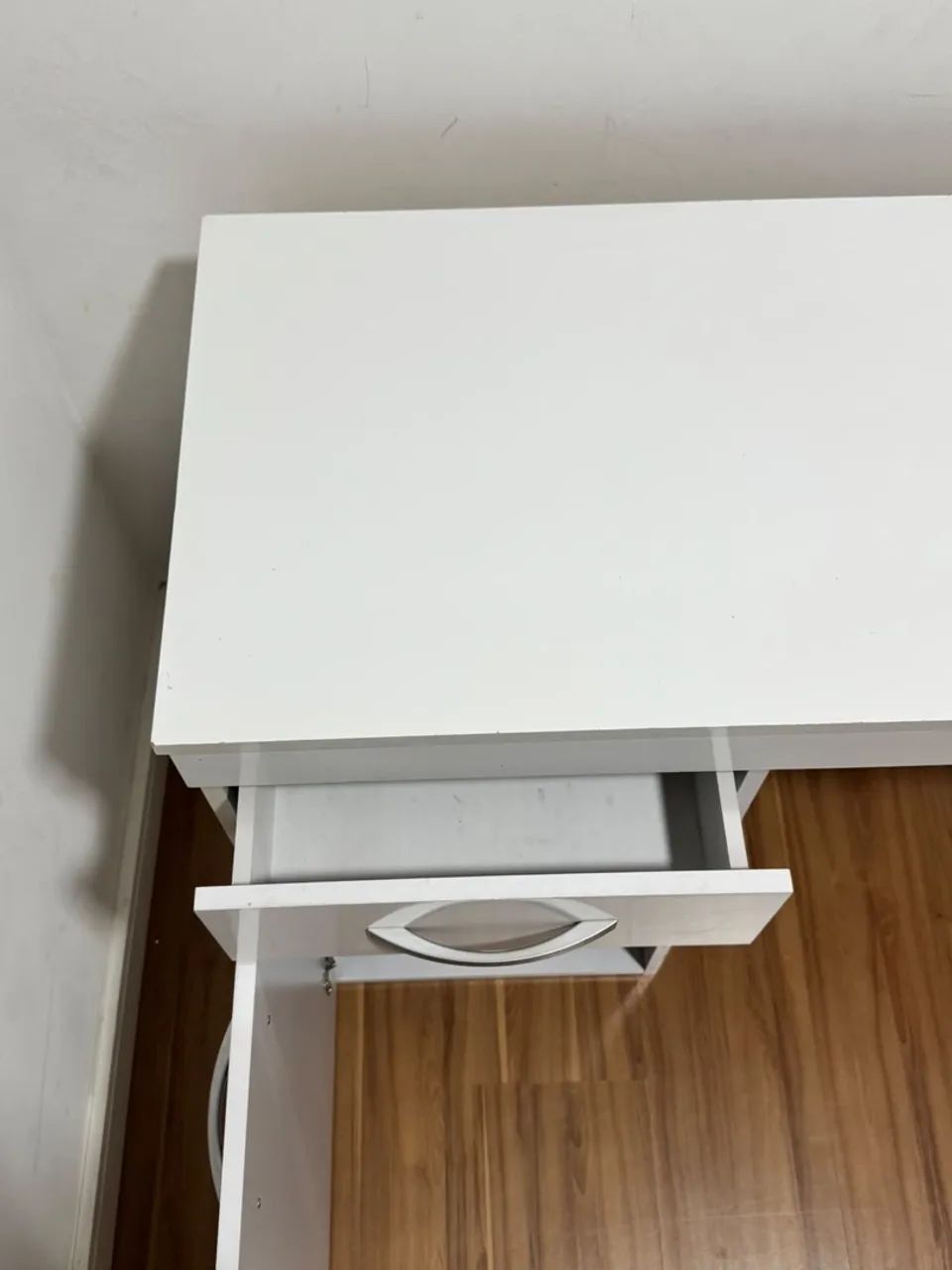 Escrivaninha branca com 2 gavetas - Foto 3