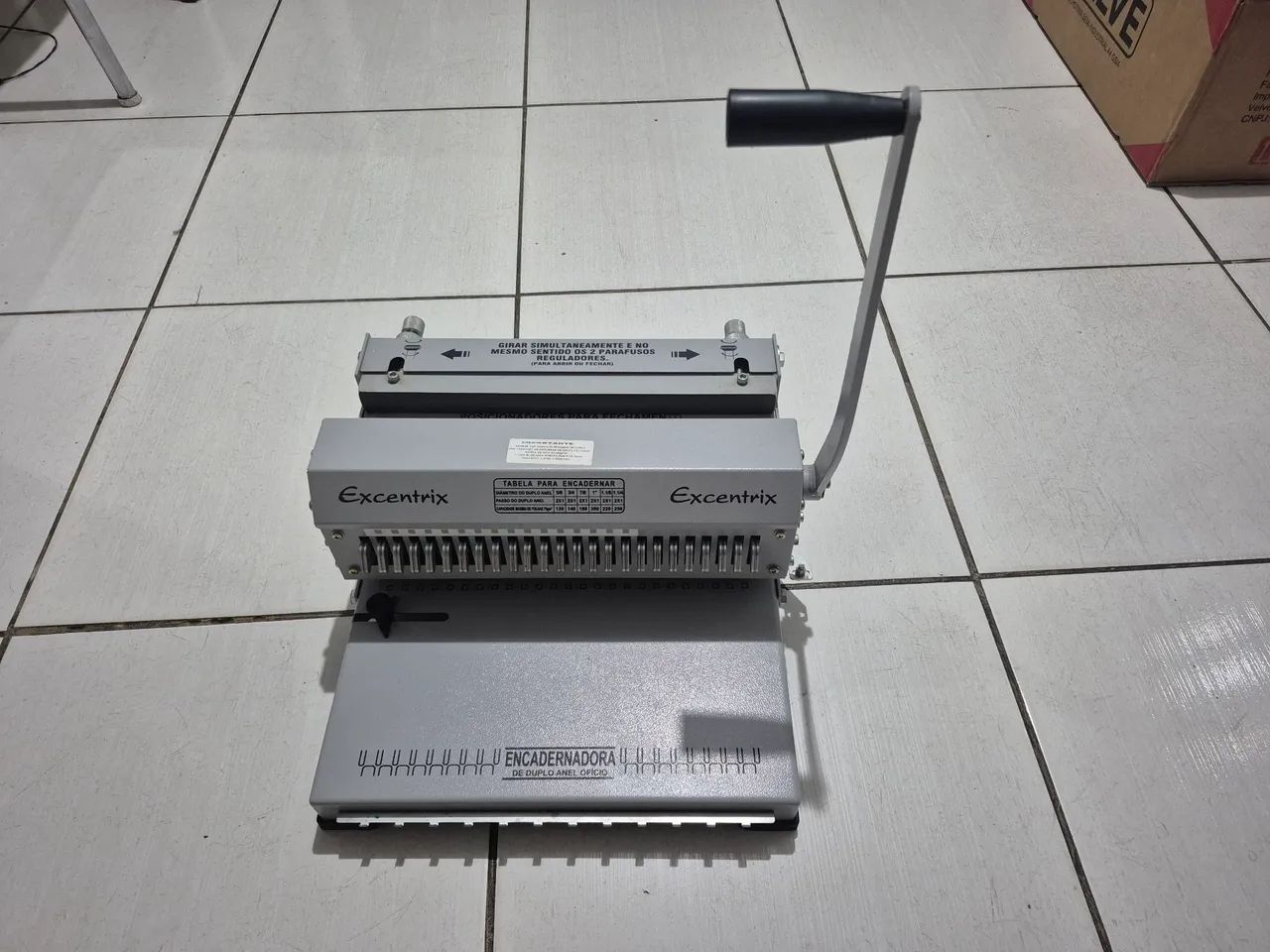 Maquina encadernadora excentrix 2x1
