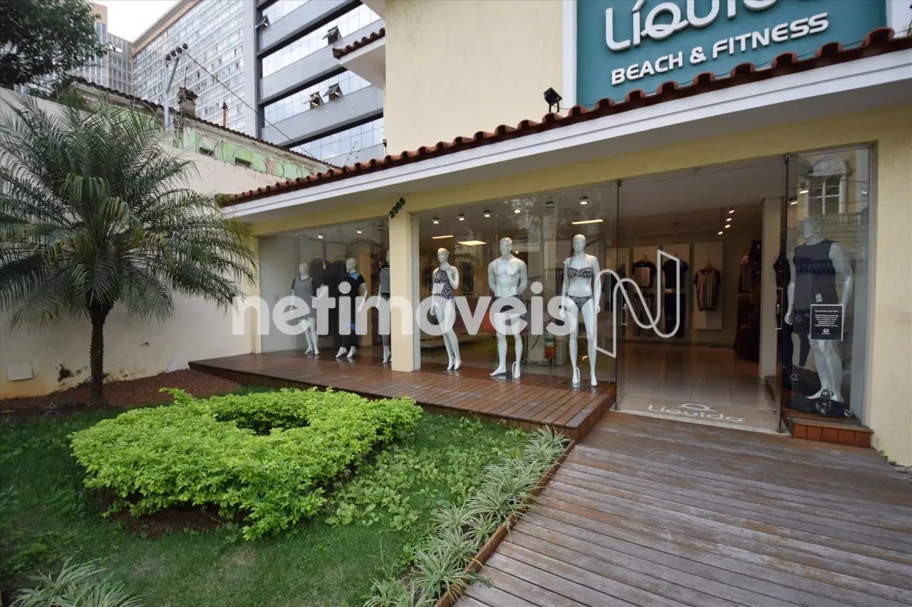 Casa comercial com 480 m²; de área construída e em localização privilegiada no Lourdes
