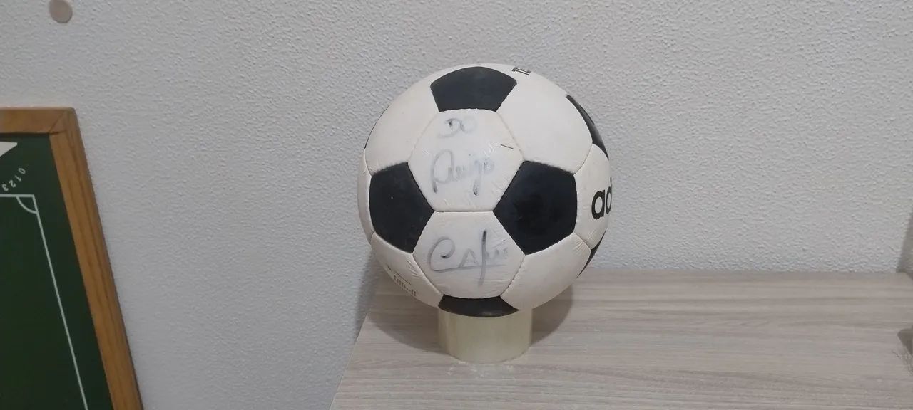 Bola Adidas Testar autografada por Cafu