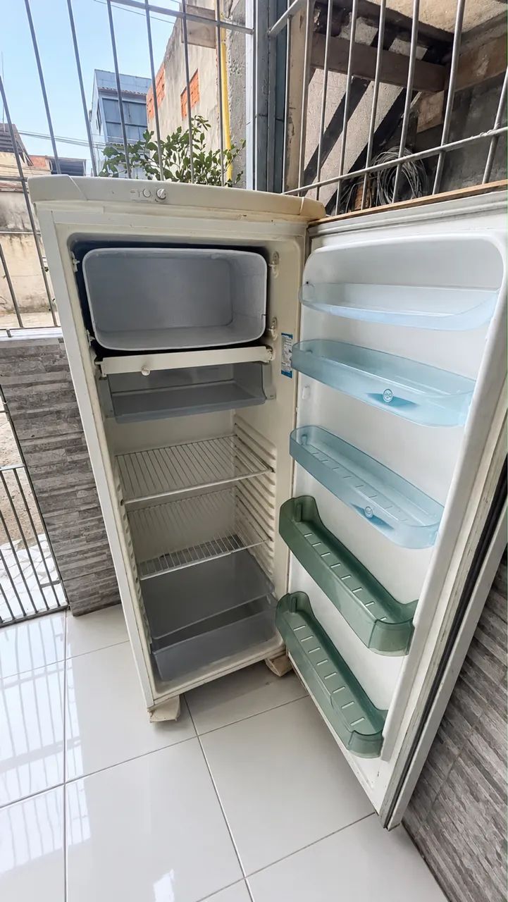 Geladeira Electrolux 260L - Foto 2