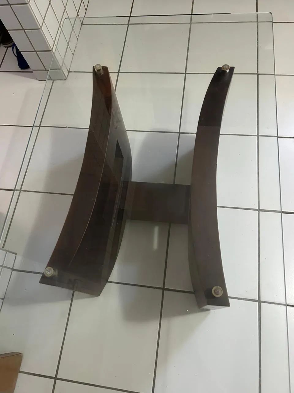 Mesa de centro com tampo de vidro 490914572476753922