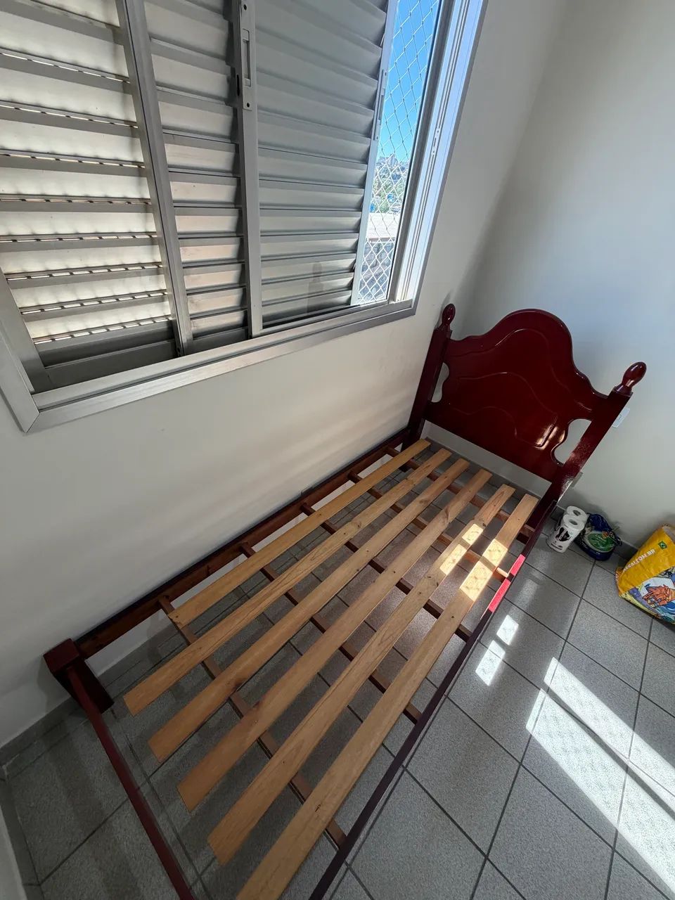 Cama de madeira