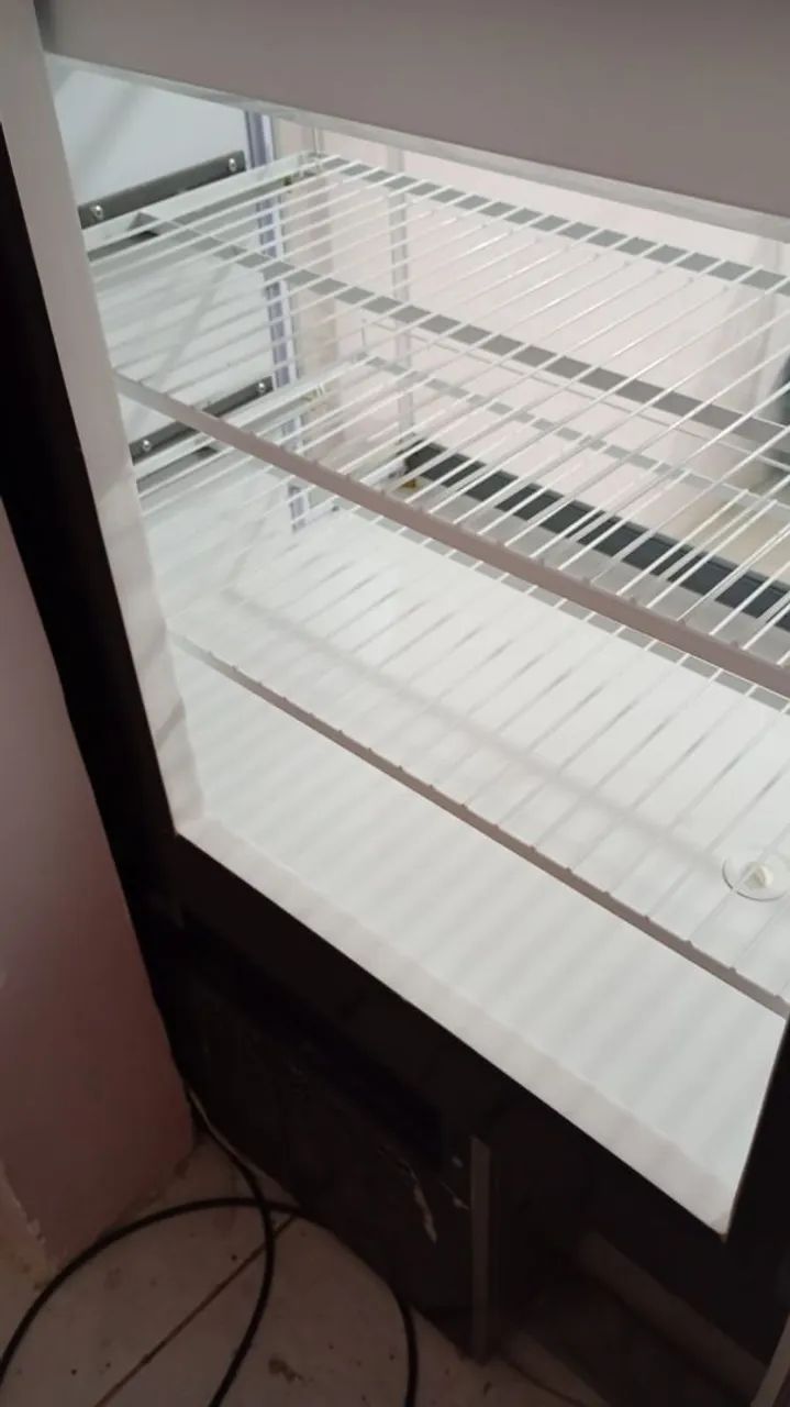 Vitrine refrigerada pouco tempo de uso  - Foto 2
