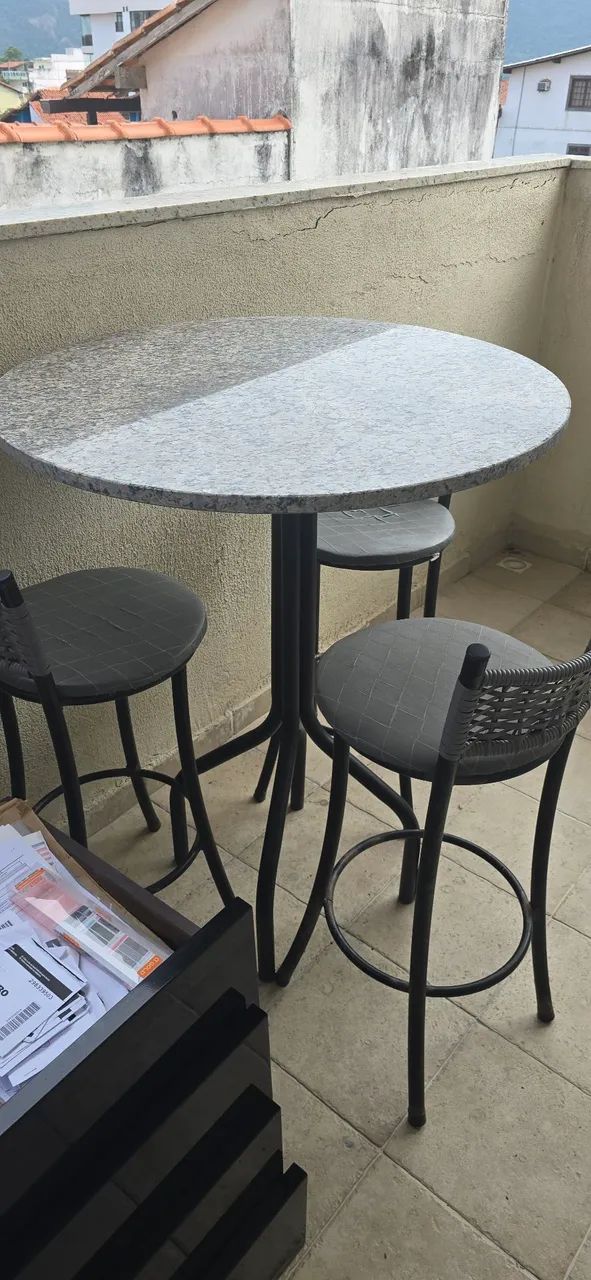Mesa Bistro c/ 3 banquetas
