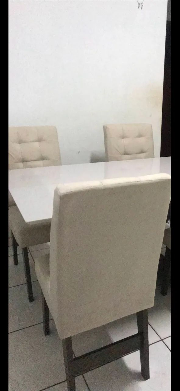 Vendo mesa de jantar 4 cadeiras 