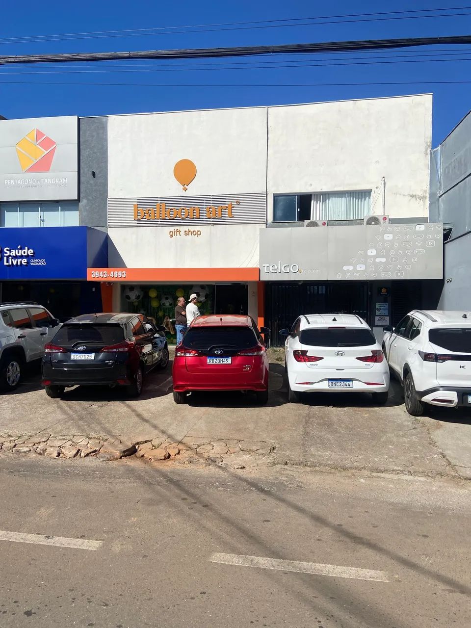 Aluga-se sala térreo no Jundiaí com estacionamento 