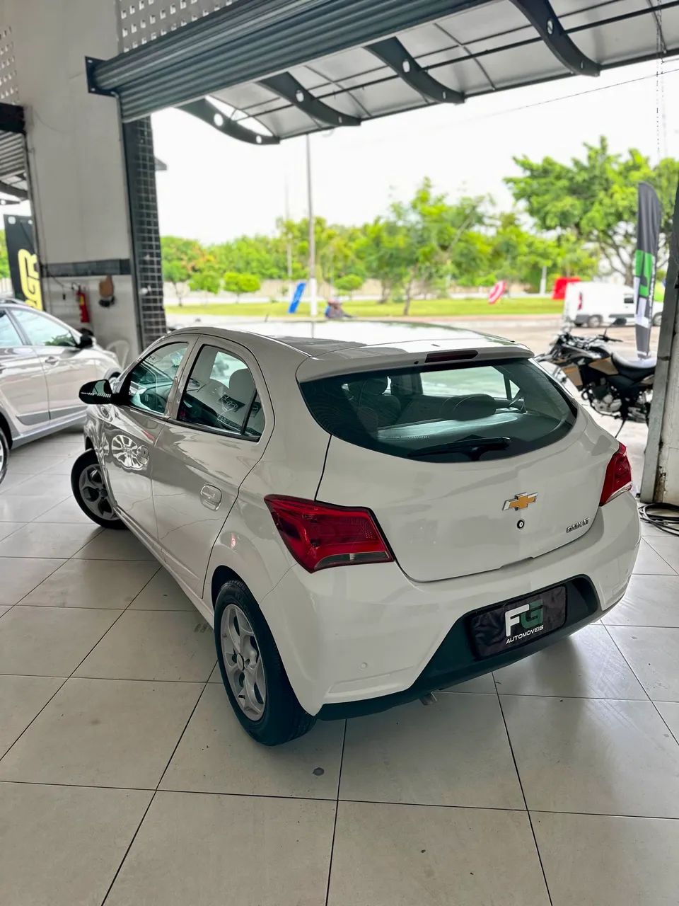 Chevrolet Onix Hatch LT 1.4 8V Flex Aut. 4P 2017 - Foto 4