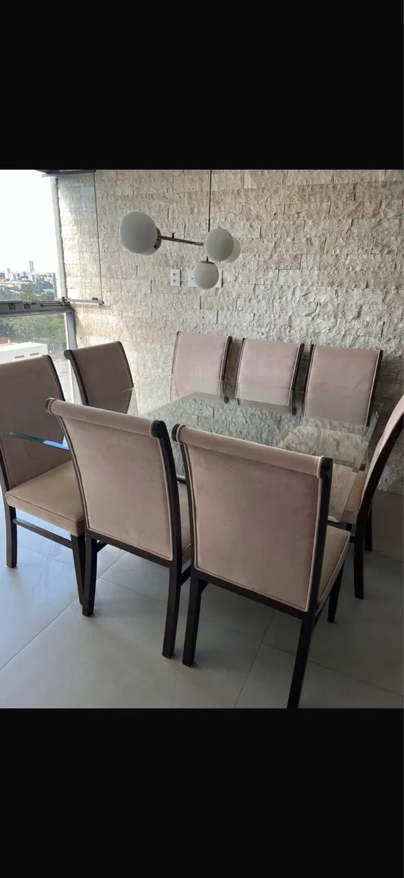 Mesa de vidro com 8 lugares 
