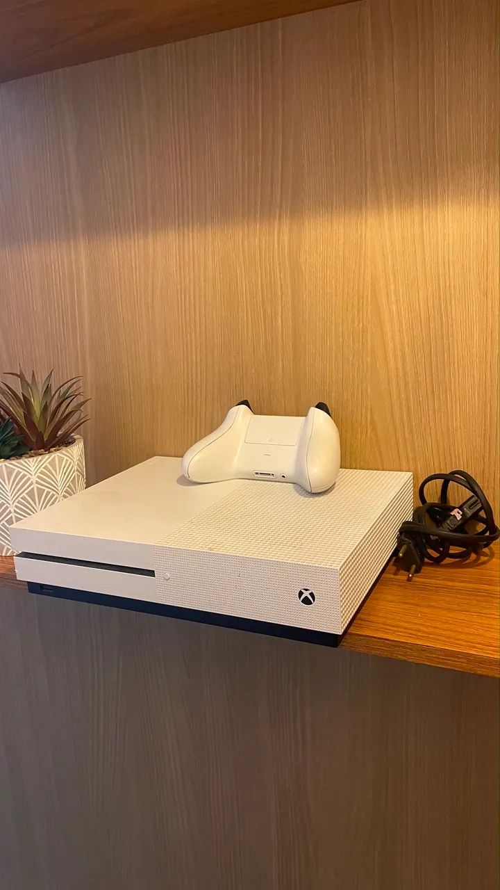 Xbox One S 1TB + Controle Original - Funcionando Perfeitamente! - Foto 3